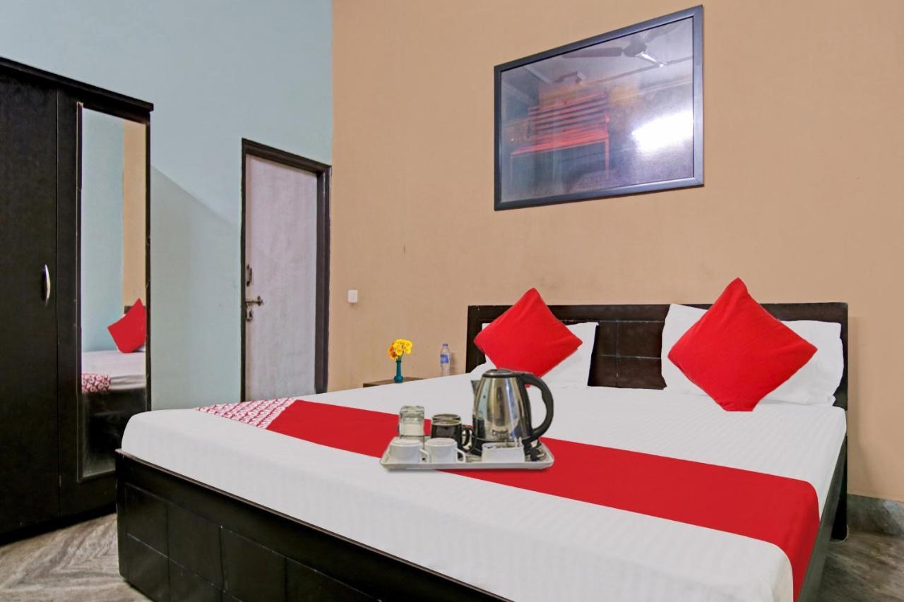 Flagship Hotel Decent Stay Near Pvr Vikaspuri Delhi ニューデリー エクステリア 写真