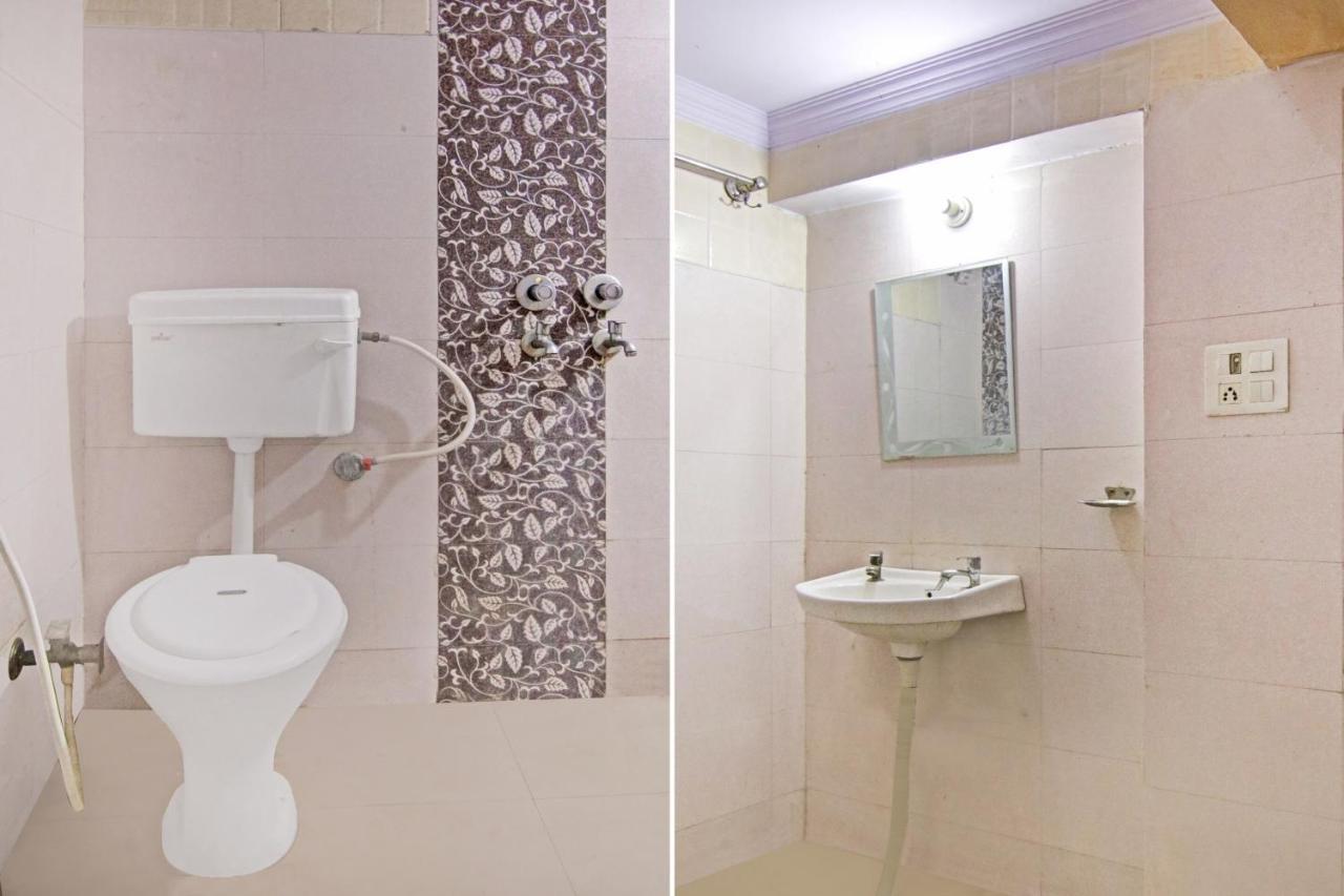 Flagship Hotel Decent Stay Near Pvr Vikaspuri Delhi ニューデリー エクステリア 写真