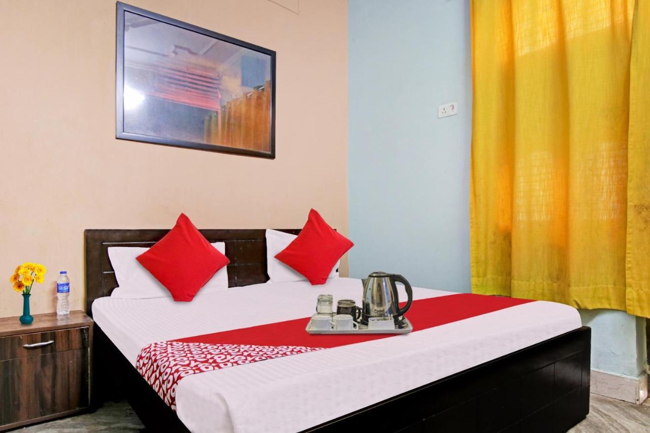 Flagship Hotel Decent Stay Near Pvr Vikaspuri Delhi ニューデリー エクステリア 写真