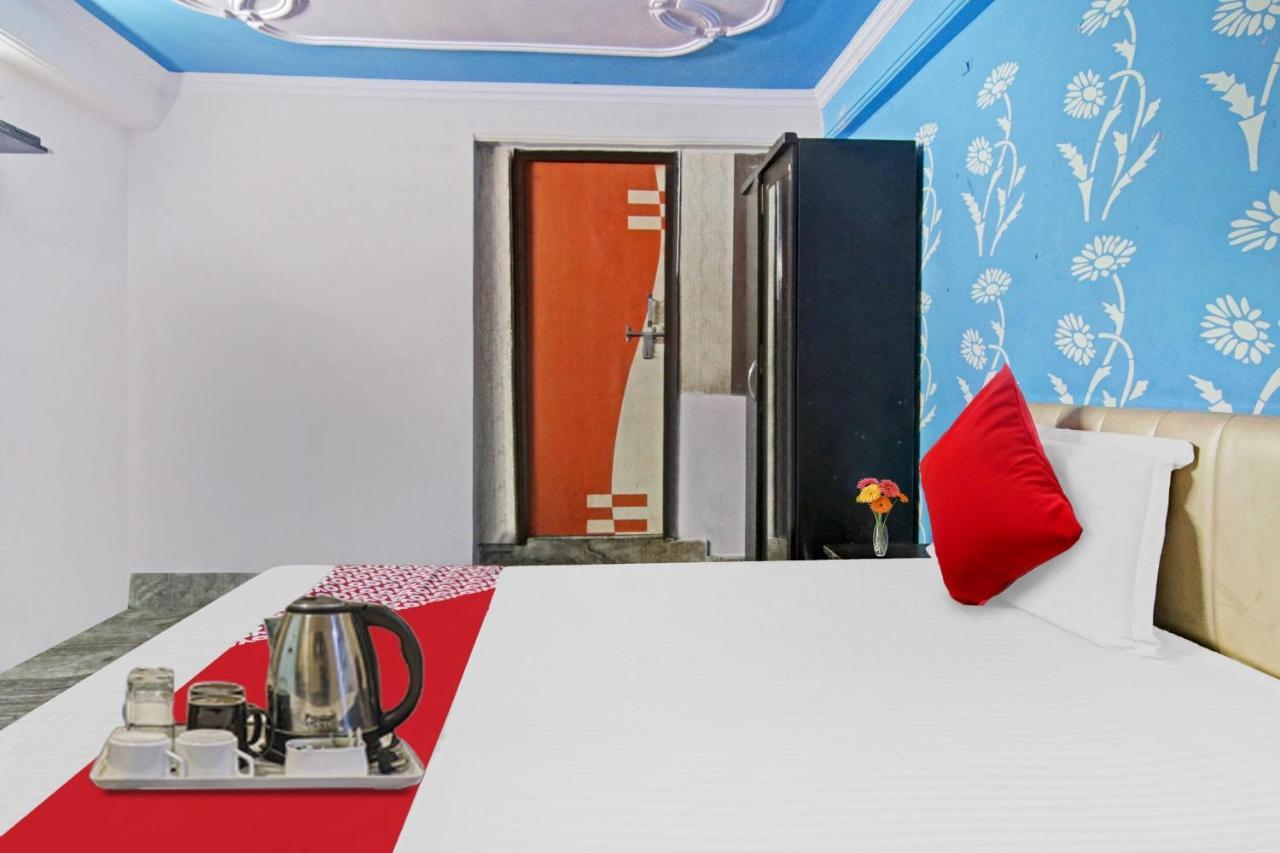 Flagship Hotel Decent Stay Near Pvr Vikaspuri Delhi ニューデリー エクステリア 写真