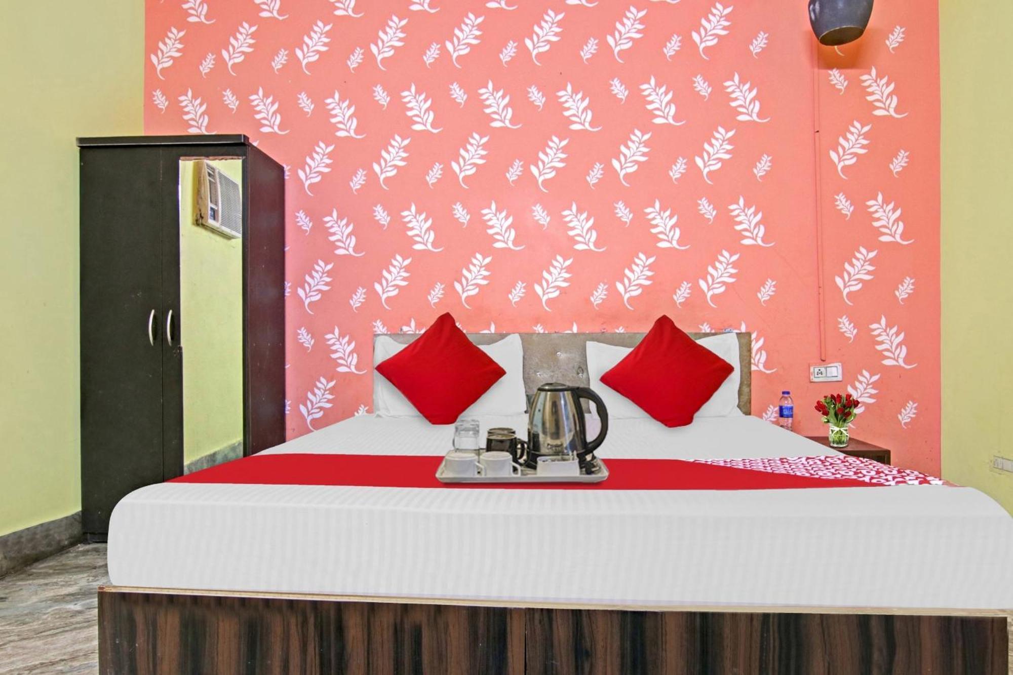Flagship Hotel Decent Stay Near Pvr Vikaspuri Delhi ニューデリー エクステリア 写真